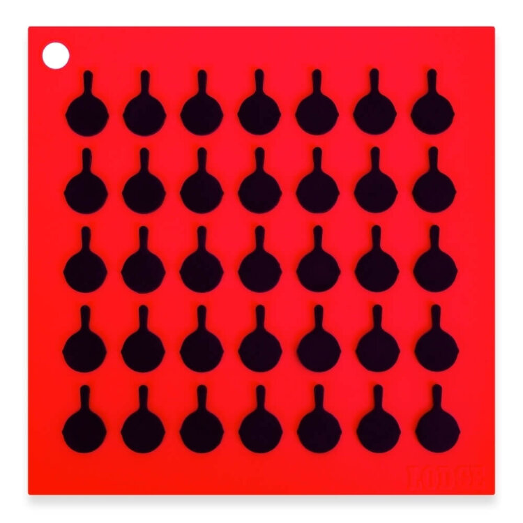 Коврик квадратный 17,78*17,78 см красный, с черным рисунком силиконовый /Lodge Подставка квадратная с логотипом сковороды