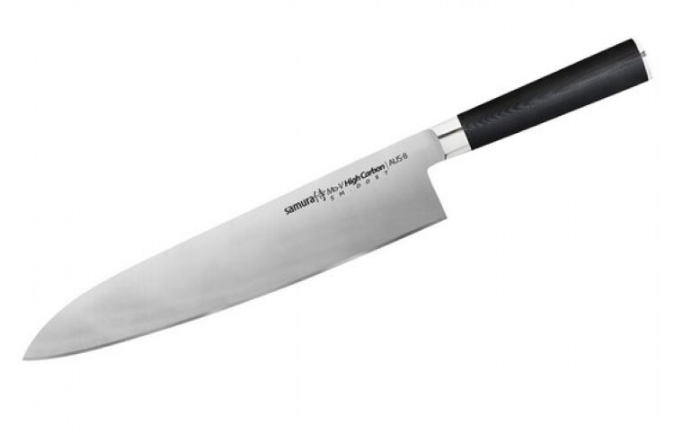 Нож кухонный Гранд Шеф Mo-V 240 мм, AUS-8 #3000 G-10 /Samura Нож Samura Mo-V Гранд Шеф, 240 мм рассчитан в первую очередь на длительную эксплуатацию в профессиональных условиях, хотя и на домашней кухне этот нож точно не останется без дела. Качественная сталь позволяет заниматься заточкой редко, особый уход ножу не нужен, ведь к ржавлению он не склонен, а моется легко. Микроорганизмы на нем не размножаются. С таким инструментом вы легко сможете достичь новых высот в поварском деле! 

Назначение	Многоцелевой кухонный нож первой. Предназначен для выполнения любых видов работ на кухне.
Длина лезвия, мм	240
Материал лезвия	AUS 8
Твердость лезвия, HRC	59
Количество слоев	1, антибактериальный больстер
Тип заточки	двусторонняя, 3000#
Материал рукояти	стеклотекстолит G-10
Упаковка	фирменная коробка