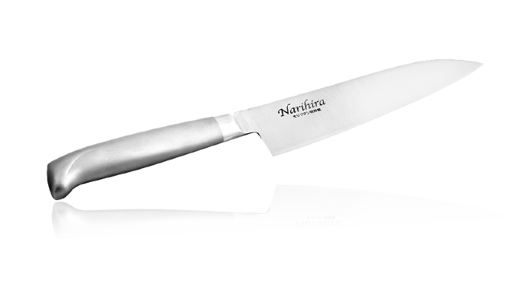 Нож Кухонный поварский Сантоку Fuji Cutlery Narihira 180 мм сталь Мо-V #5000 /TOJIRO Нож Сантоку — универсальный японский нож. Santoku (三徳包丁) в переводе означает три добродетели: мясо, рыба и овощи). Этот нож подходит для работы в домашних условиях, для самых разнообразных манипуляций на кухне. Им можно чистить, нарезать, шинковать любые продукты и при этом получать несравнимое удовольствие. Ведь он создан с учётом эргономики и требований кулинаров к удобству и качеству инструмента.

Эргономичная рукоятка, широкое лезвие из стали, неприхотливость в уходе делают этот тип ножа одним из самых востребованных среди непрофессионалов. Купить японский нож Сантоку стоит всем, кто любит готовить дома. На профессиональной кухне он тоже будет кстати.

Серия Narihira — отличная линейка японских кухонных ножей, которые прекрасно подойдут для любителей готовить дома. Дизайн моделей лаконичный и функциональный, обладающий прекрасной эргономикой. Они не требуют особого ухода, поэтому такой нож станет отличным дополнением вашей кухни и хорошим помощником при готовке.

Клинок изготовлен из высококачественной стали, которая полностью устойчива к коррозии. Сами лезвия изготавливаются строго на японском предприятии Fuji Cutlery Co. Готовые ножи держат конкурентоспособные цены при своём непревзойдённом качестве и современном дизайне. Повара-любители по всему миру по достоинству оценили линейку Narihira и с удовольствием пользуются ими.

Кухонные ножи не особо требовательны к уходу, крайне просты в эксплуатации, прекрасно подходят для профессионалов и любителей. Крайне острая заточка требует особого подхода и аккуратности в использовании.

Серия представлена в демократичной ценовой категории, поэтому подходит для широкого круга покупателей. Рукоять ножей эргономичная, удобная, поэтому с ними можно работать длительное время, не ощущая дискомфорта.

Не рекомендуем мыть в посудомоечной машине
* Кухонные ножи предназначены только для использования на кухне.

Производитель: FUJI CUTLERY
Серия: Narihira
Тип товара: Нож Шеф
Артикул: FC-62
Материал лезвия: Сталь Mo-V
Слои лезвия: 1
Материал рукояти: Сталь нержавеющая 18-8
Длина лезвия, см: 18
Длина ножа. мм: 310
Заточка: #5000
Вес, кг: 0,19
Размер упаковки: 365x75x25
Толщина обуха: 1,60