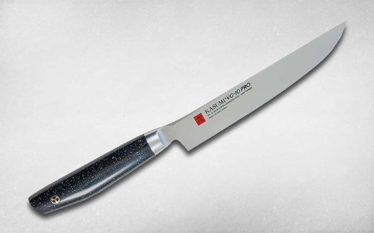 Нож кухонный разделочный 20 см KASUMI VG-10 PRO Удобный разделочный нож, идеально подходящий для работы с мысом и птицей. Кости им резать, конечно нельзя, но всю остальную работу он делает на отлично. Нож относится к новой линейке Kasumi «VG-10 pro», отличительной особенностью которой является рукоять из искусственного мрамора. Этот материал практически не скользит даже в мокрой руке, красиво выглядит и намного крепче аналогов.

Характерная форма лезвия позволяет даже любителю справляться с мясом или птицей, как профессионалу. Сам же клинок выполнен из лучшей стали для кухонных ножей VG-10, которая отлично держит заточку и является крайне устойчивой к коррозии.



Производитель  KASUMI (Касуми), Япония
Сталь  VG-10 
Рукоять  Искусственный мрамор
Артикул  54020
Вид ножа  Разделочный
Длина клинка, мм  200
Толщина обуха, мм  2
Ширина клинка, мм  30
Общая длина, мм  335
Серия  VG-10 PRO
Толщина рукояти, мм  22.5
Заточка  Двусторонняя 
Вес ножа, г  319
Толщина сведения, мм  0.3
Длина режущей кромки, мм  210