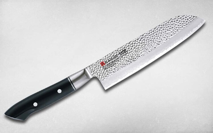 Нож кухонный Сантоку 18 см VG-10 /KASUMI HAMMER Нож "шеф" традиционно относится к "большой поварской тройке", и является неотъемлемым и незаменимым предметом на любой кухне. Этот многофункциональный нож может использоваться в различных сферах приготовления пищи, и в целом при необходимости может заменить практически любой инструмент. И именно для такого универсального инструмента, прежде всего, важно удобство в использовании.

Поэтому нож-шеф из серии Hammer идеально подойдет для профессионала. Его нестандартная отделка при резе создает воздушную подушку, которая не только предотвращает налипание ломтиков на лезвие, но и значительно облегчает усилия при нарезке. Выполненная из высокопрочного пластика, рукоятка очень эргономична, и, кроме того, почти не требует ухода.


Производитель  KASUMI (Касуми), Япония
Сталь  VG-10 
Рукоять  Полимерная
Артикул  74018
Вид ножа  Сантоку (Японский шеф) 
Длина клинка, мм  180
Длина клинка, см  18
Серия  Hammer 
Заточка  Двусторонняя 
Твердость, HRC  60
Толщина сведения, мм  0.5