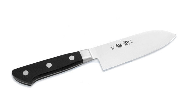 Нож Кухонный Сантоку Fuji Cutlery Narihira 160 мм сталь Мо-V #4000 /TOJIRO Нож Сантоку — универсальный японский нож. Santoku  в переводе означает три добродетели: мясо, рыба и овощи). Этот нож подходит для работы в домашних условиях, для самых разнообразных манипуляций на кухне. Им можно чистить, нарезать, шинковать любые продукты и при этом получать несравнимое удовольствие. Ведь он создан с учётом эргономики и требований кулинаров к удобству и качеству инструмента.

Эргономичная рукоятка, широкое лезвие из стали, неприхотливость в уходе делают этот тип ножа одним из самых востребованных среди непрофессионалов. Купить японский нож Сантоку стоит всем, кто любит готовить дома. На профессиональной кухне он тоже будет кстати.

Серия Narihira — отличная линейка японских кухонных ножей, которые прекрасно подойдут для любителей готовить дома. Дизайн моделей лаконичный и функциональный, обладающий прекрасной эргономикой. Они не требуют особого ухода, поэтому такой нож станет отличным дополнением вашей кухни и хорошим помощником при готовке.

Клинок изготовлен из высококачественной стали, которая полностью устойчива к коррозии. Сами лезвия изготавливаются строго на японском предприятии Fuji Cutlery Co. Готовые ножи держат конкурентоспособные цены при своём непревзойдённом качестве и современном дизайне. Повара-любители по всему миру по достоинству оценили линейку Narihira и с удовольствием пользуются ими.

Кухонные ножи не особо требовательны к уходу, крайне просты в эксплуатации, прекрасно подходят для профессионалов и любителей. Крайне острая заточка требует особого подхода и аккуратности в использовании.

Серия представлена в демократичной ценовой категории, поэтому подходит для широкого круга покупателей. Рукоять ножей эргономичная, удобная, поэтому с ними можно работать длительное время, не ощущая дискомфорта.

* Кухонные ножи предназначены только для использования на кухне.

Производитель: FUJI CUTLERY
Серия: Narihira
Тип товара: Нож Сантоку
Артикул: FC-39
Материал лезвия: Сталь Mo-V
Слои лезвия: 1
Заточка: #4000
Вес, кг: 0,24
Толщина обуха: 1,50